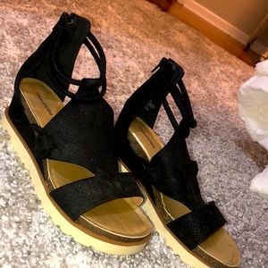 Hallie sporty platform wedge